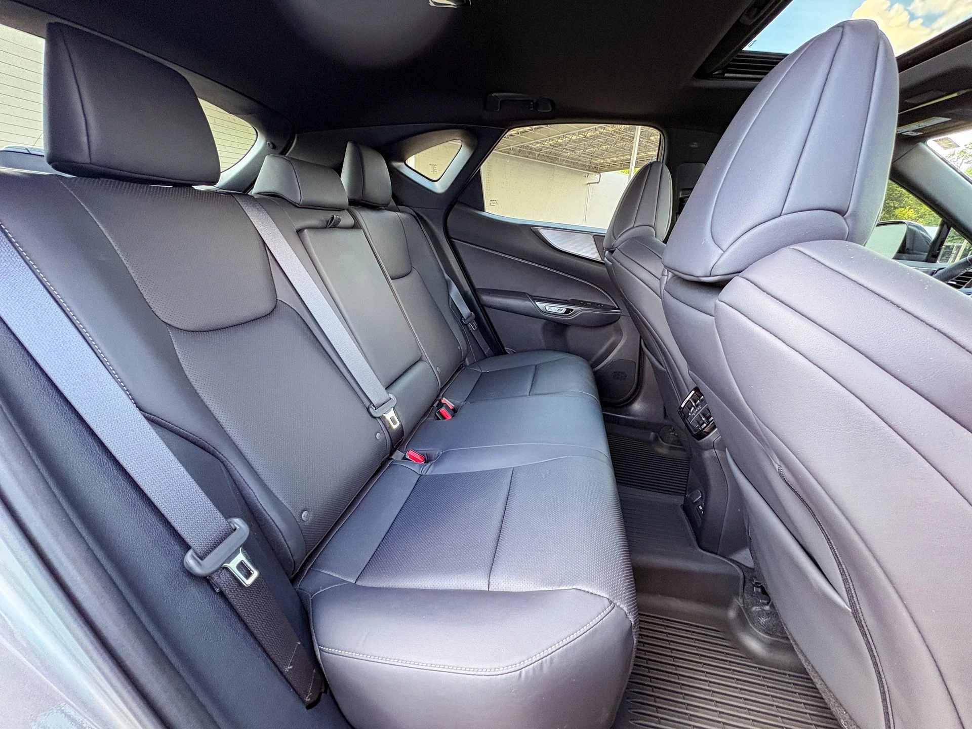 Used 2024 Silver Lexus 350 F SPORT Handling image 31