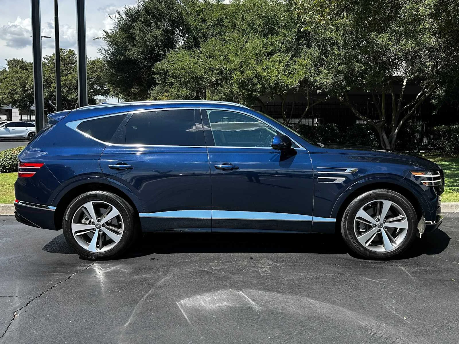 Used 2021  Genesis NA image 6