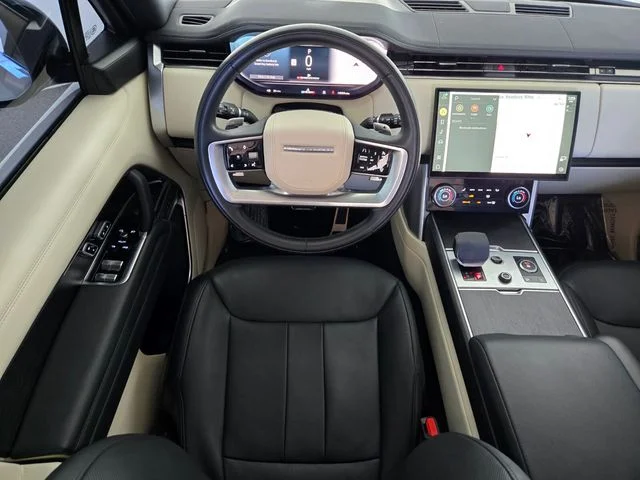 Used 2023 White Land Rover SE image 12
