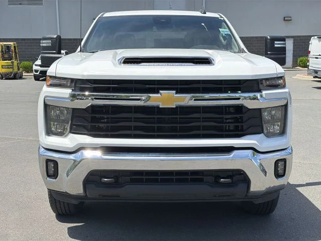 Used 2025 White Chevrolet LT image 15