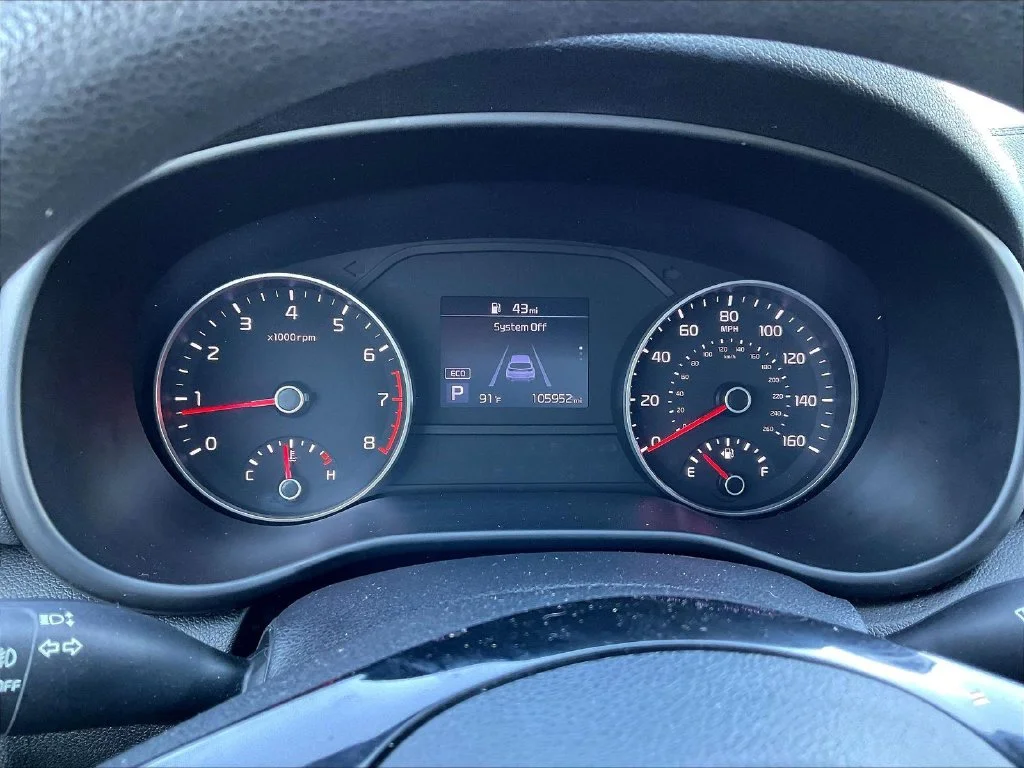 Used 2020 Sparkling Silver Kia LX image 13