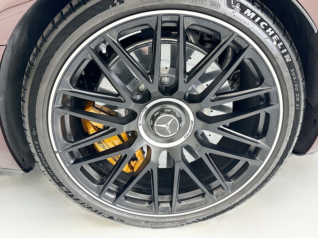 New 2026 MANUFAKTUR Rubellite Red Metallic Mercedes-Benz SL 63 AMG® S E Performance image 27