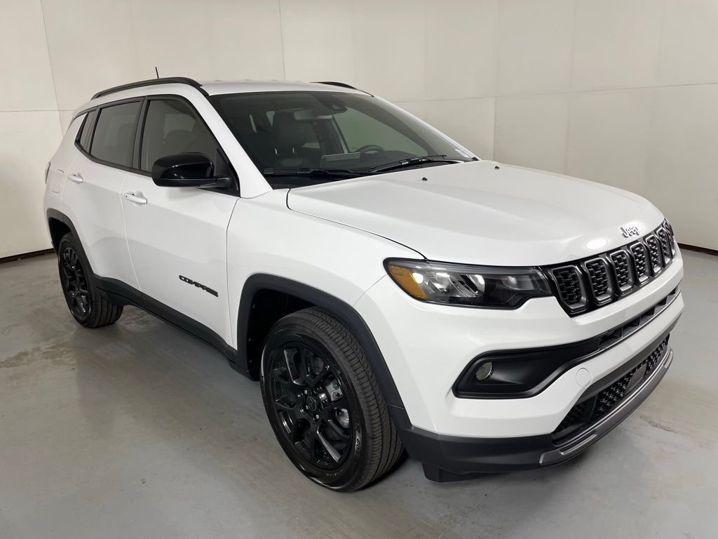 New 2026 Bright White Clearcoat Jeep Latitude image 2