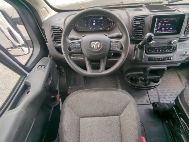Used 2025 White Ram Base image 17