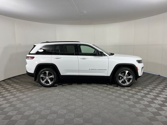 New 2026 Bright White Clear-Coat Exterior Paint Jeep Limited image 4