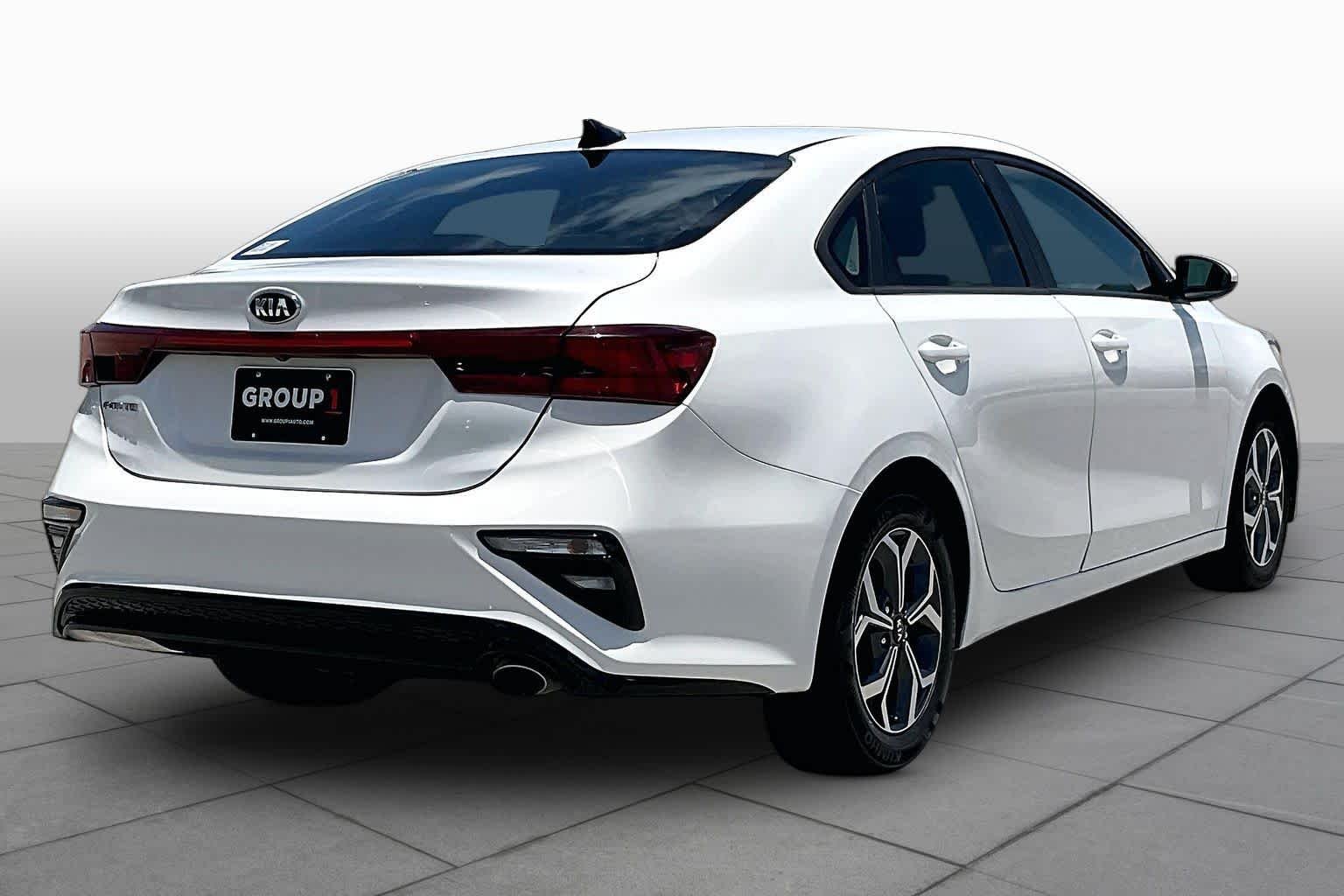 Used 2021 Clear White Kia LXS image 13