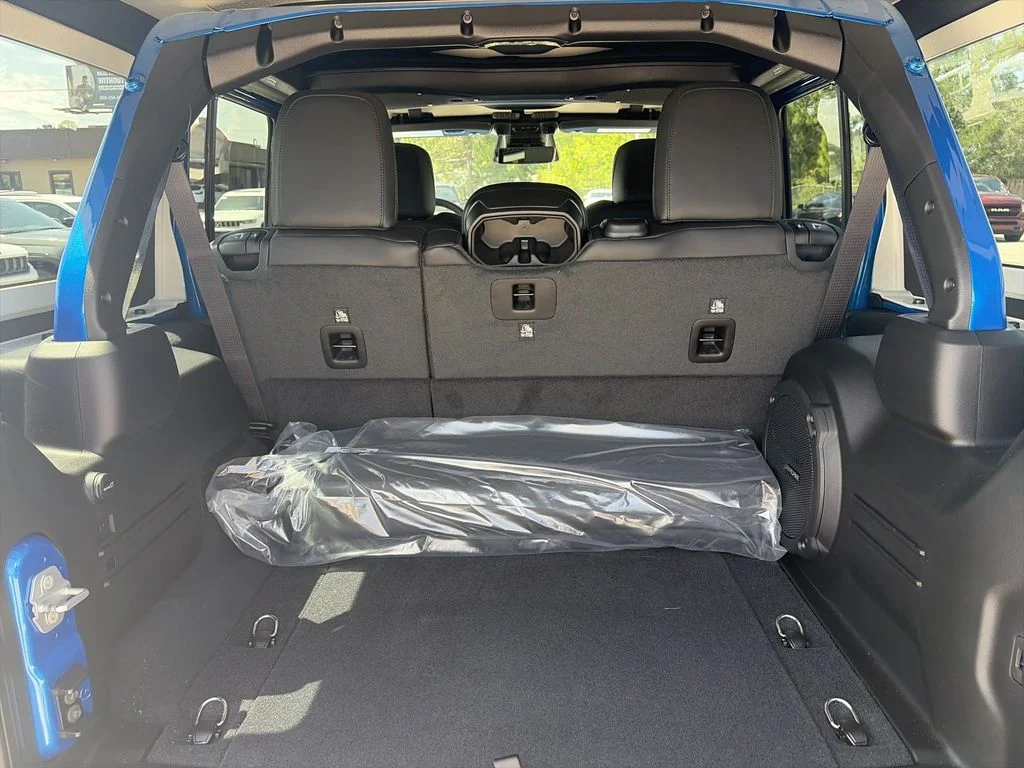 New 2026 Hydro Blue Pearl-Coat Exterior Paint Jeep Rubicon X image 30