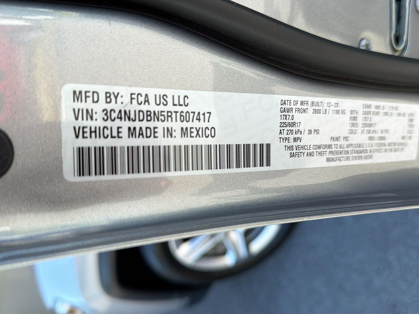 Used 2024  Jeep Latitude image 38