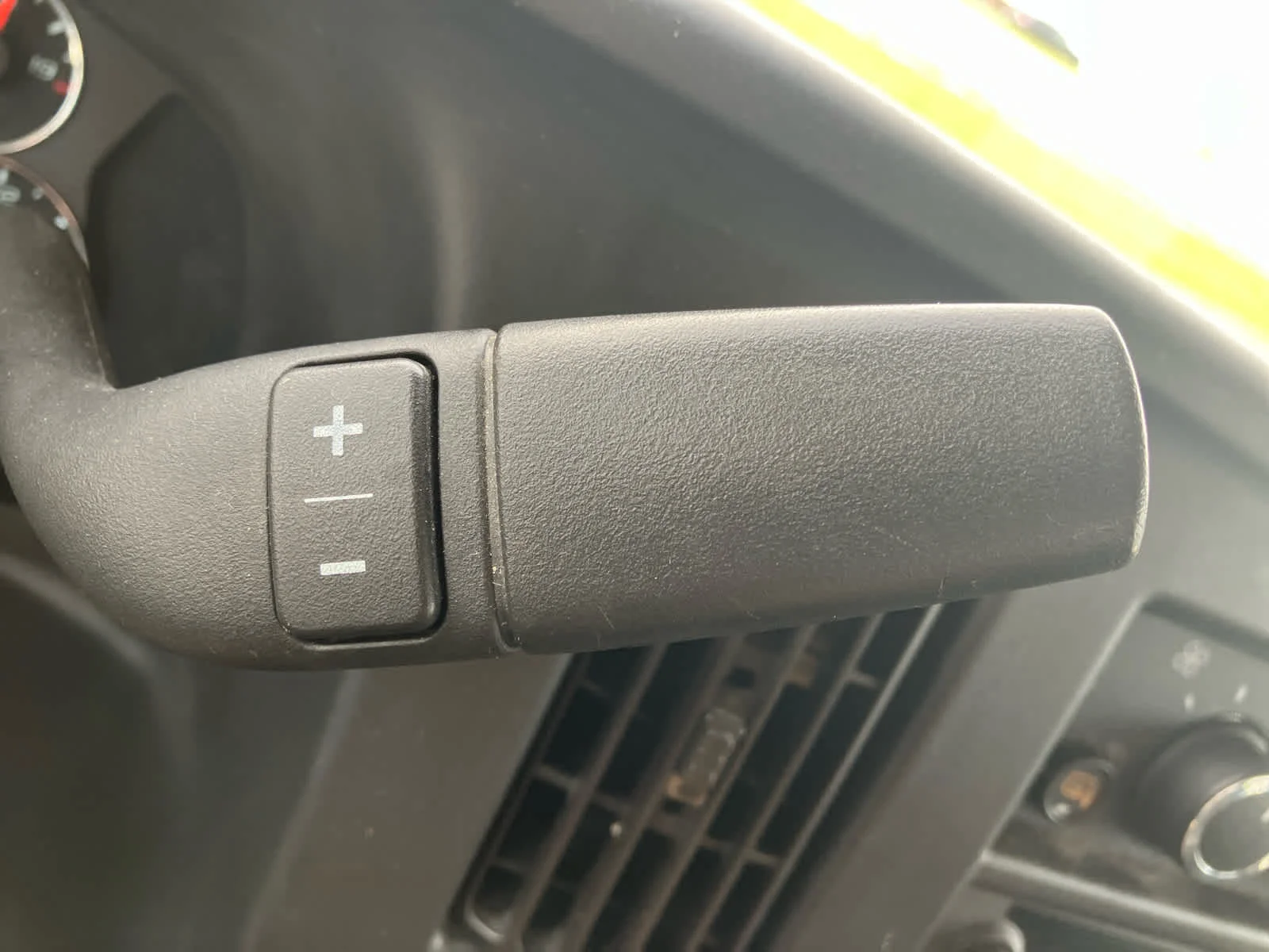Used 2022 Summit White GMC  image 20