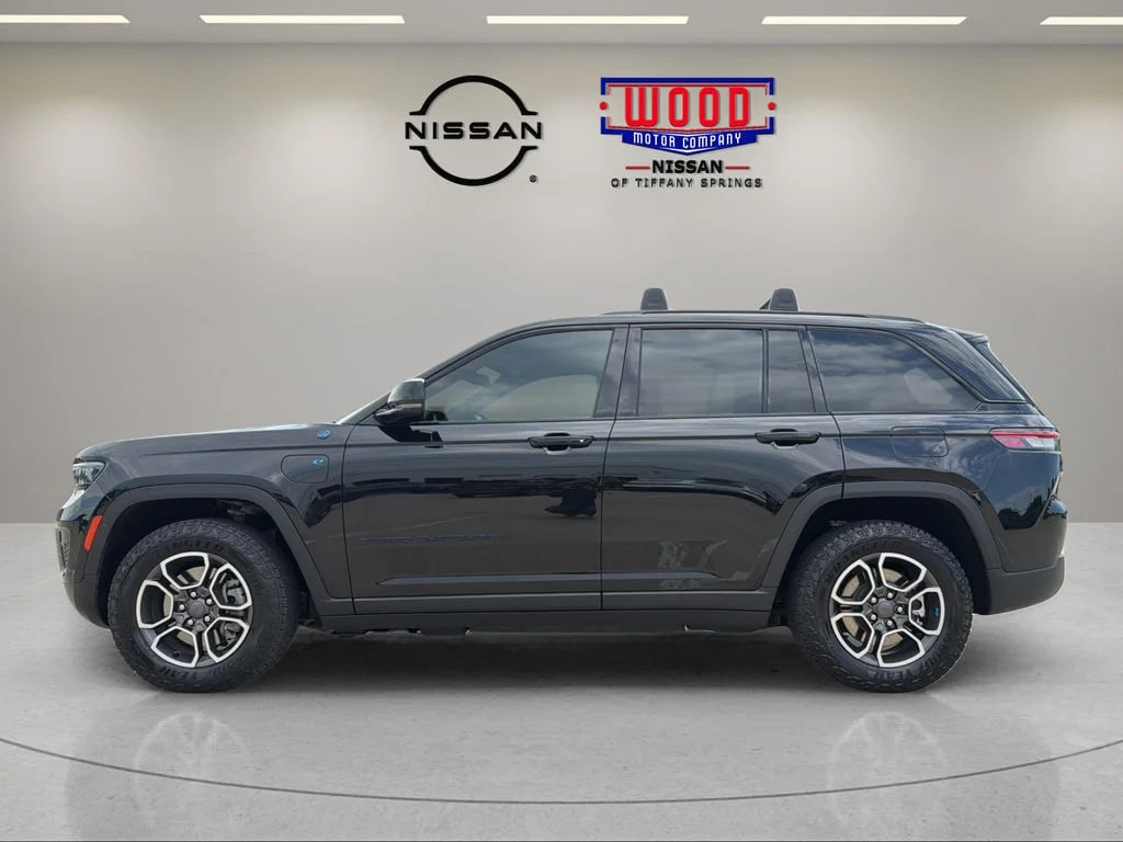 Used 2022 Diamond Black Crystal Pearlcoat Jeep Trailhawk 4xe image 5