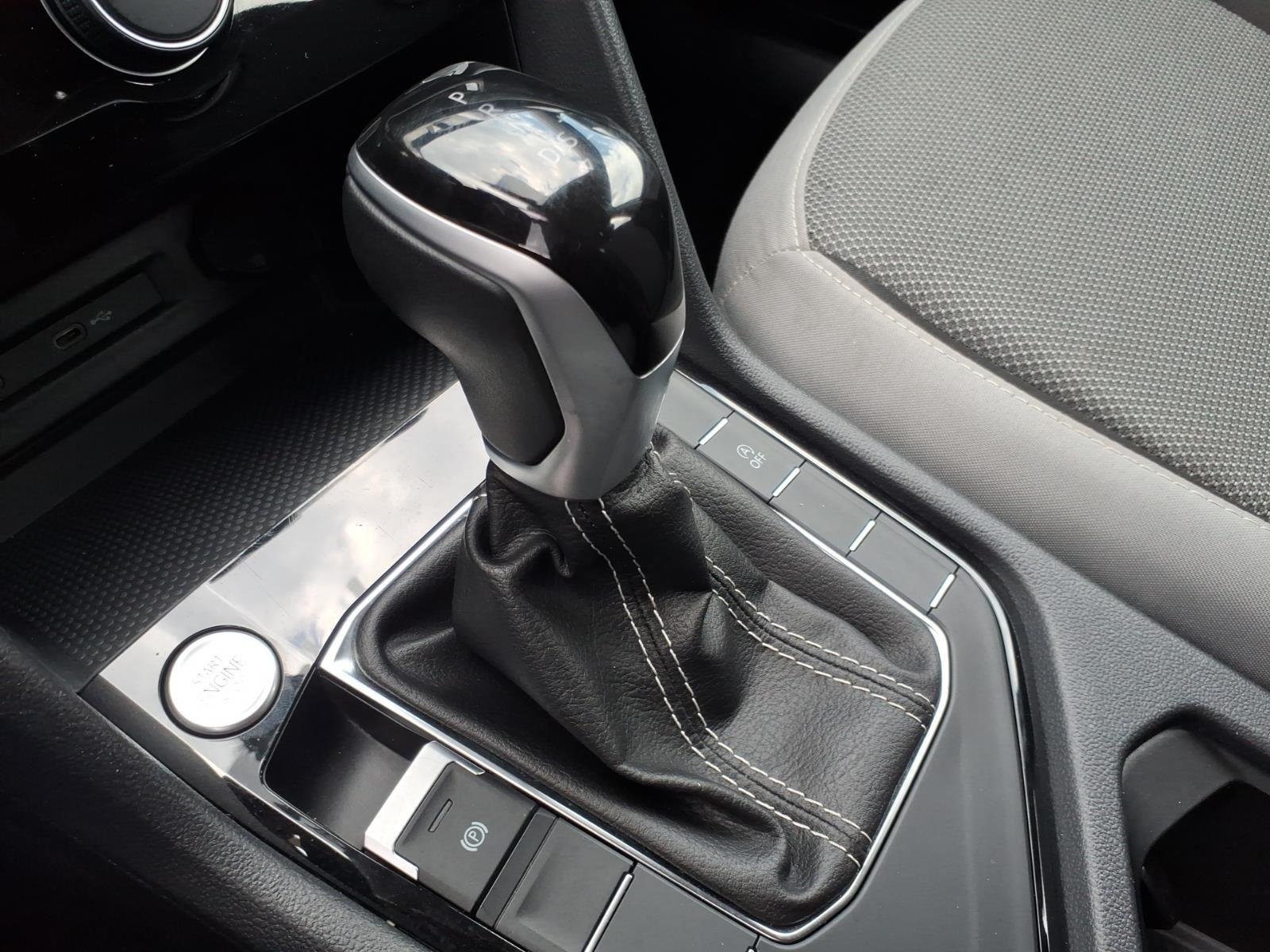 Used 2024  Volkswagen S image 6