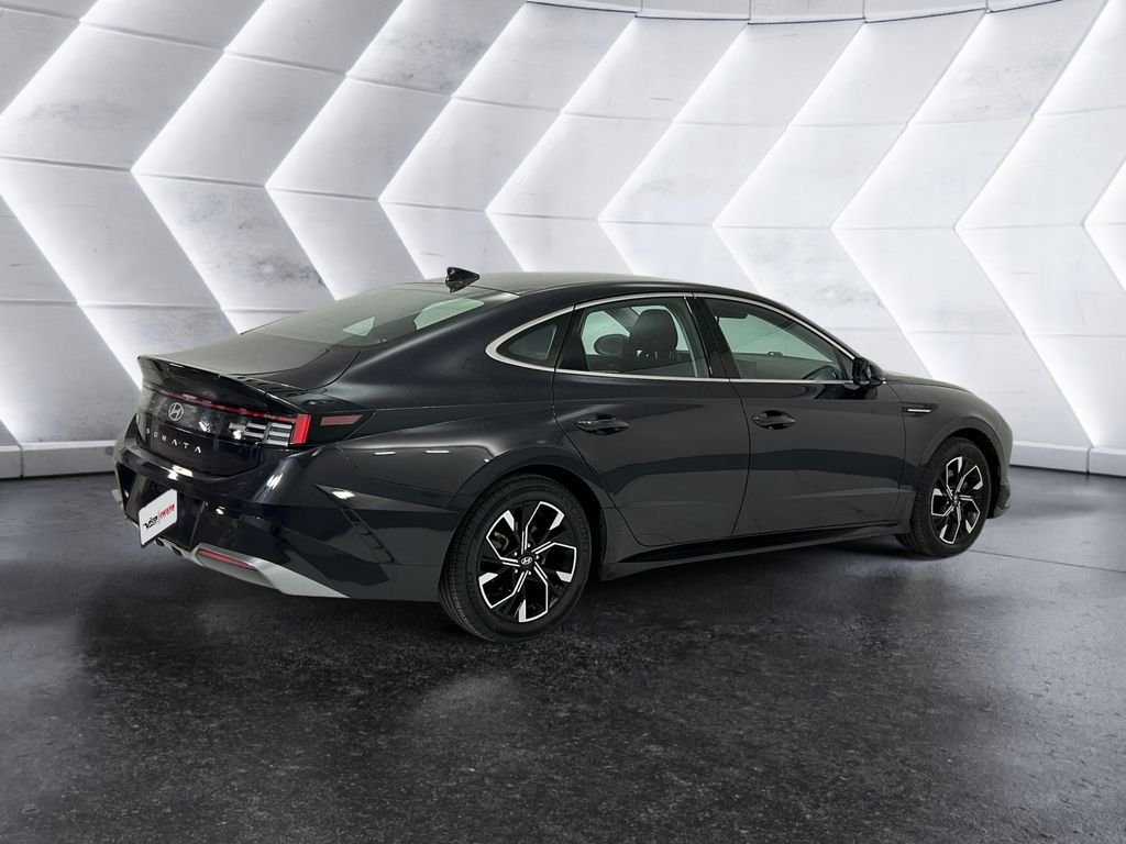 Used 2024 Blue Hyundai SEL image 4