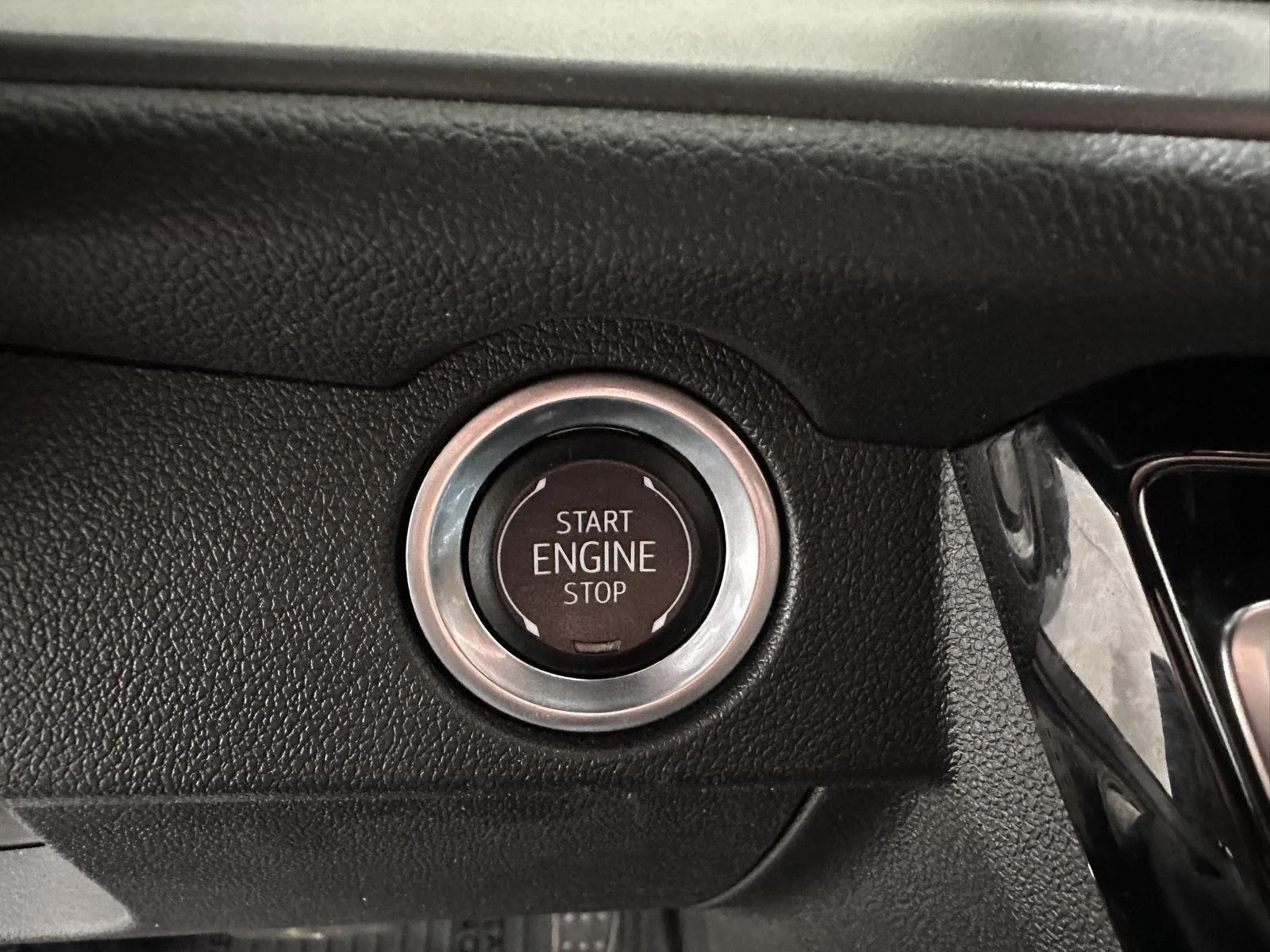 Used 2024 Summit White Chevrolet LT image 15