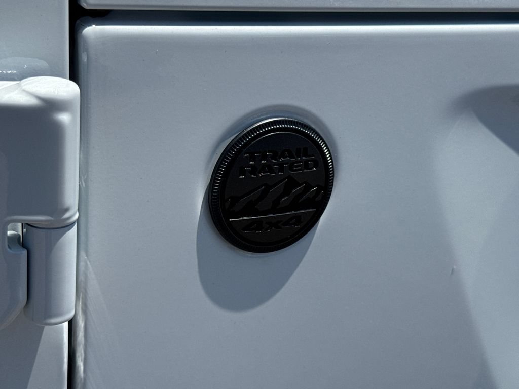 New 2026 Bright White Clear-Coat Exterior Paint Jeep Moab 392 image 9