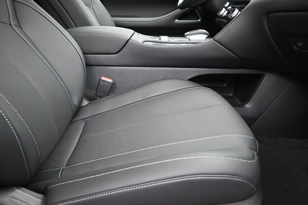 New 2027 2T RAD WHT INFINITI Sport AWD image 26