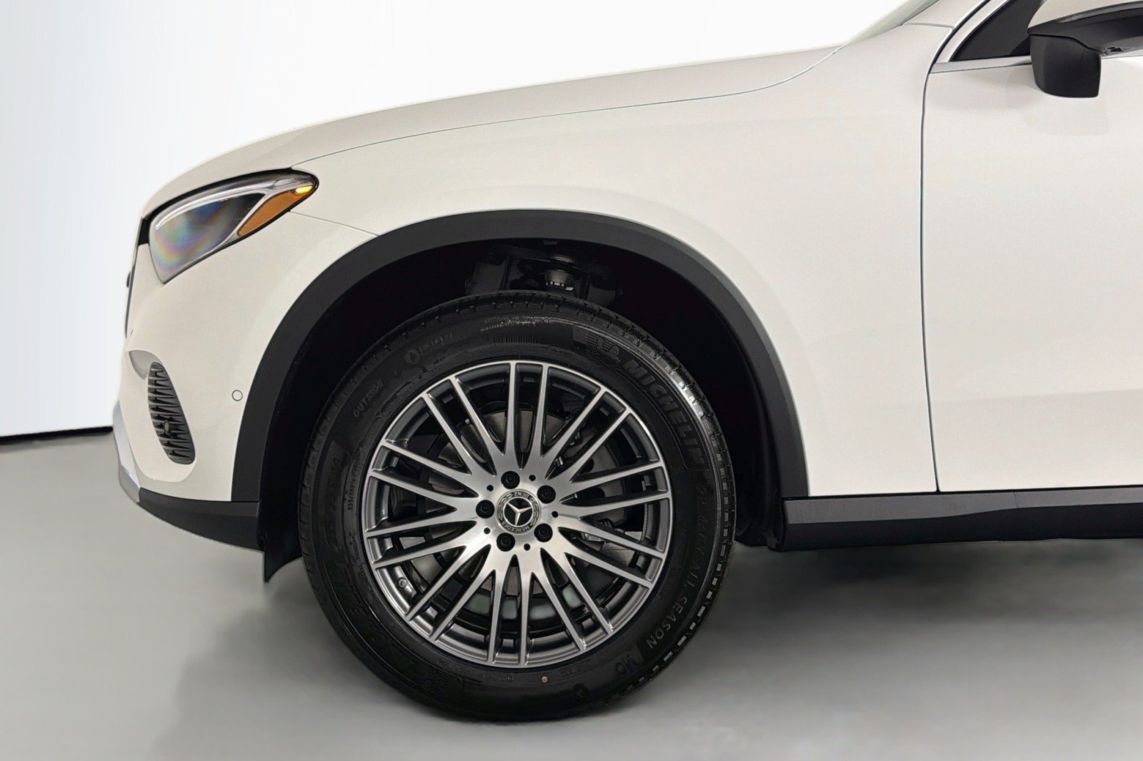 New 2026 Polar White Mercedes-Benz GLC 300 SUV image 9