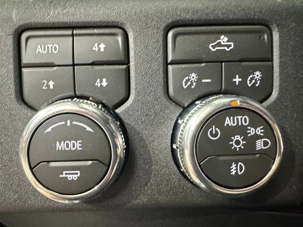 New 2026 Sterling Metallic GMC Elevation image 19