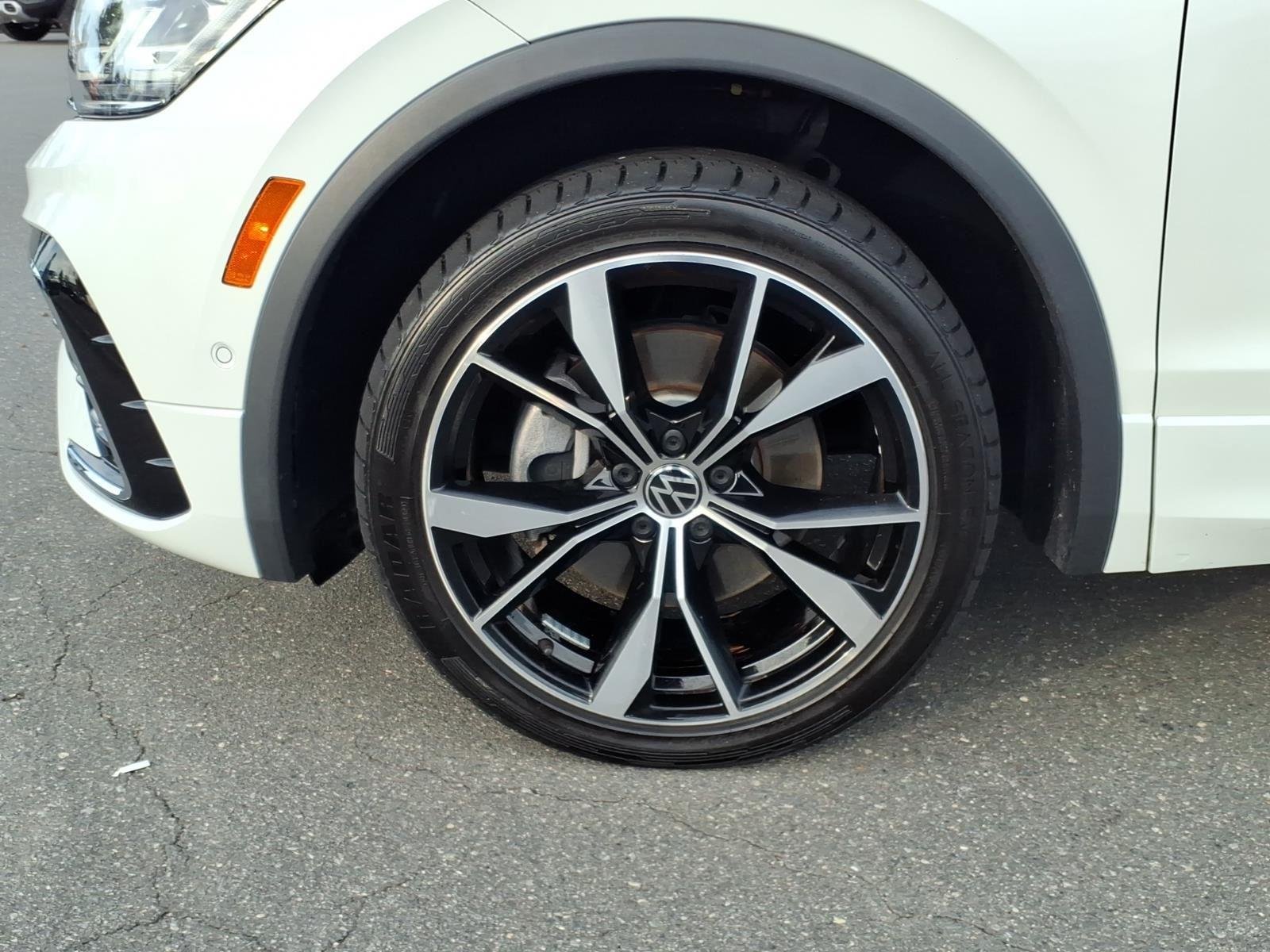 Used 2023 Opal White Pearl Volkswagen SEL R-Line image 12