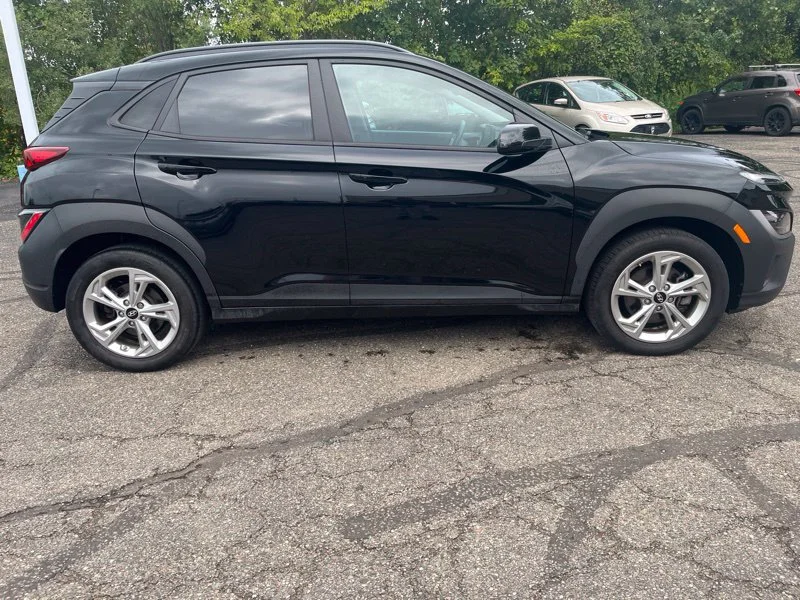 Used 2023 Black Hyundai SEL image 4