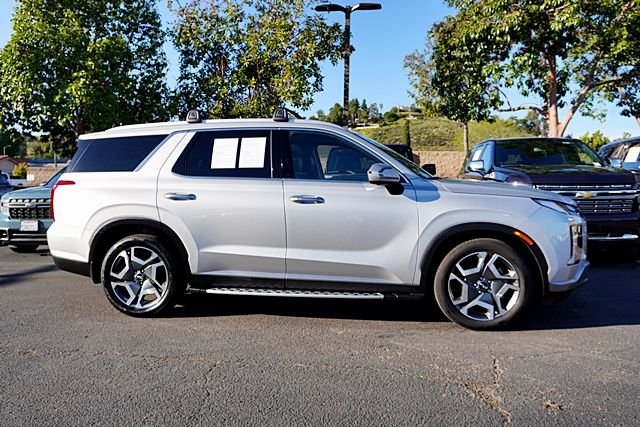 Used 2025 Silver Hyundai SEL Premium image 6