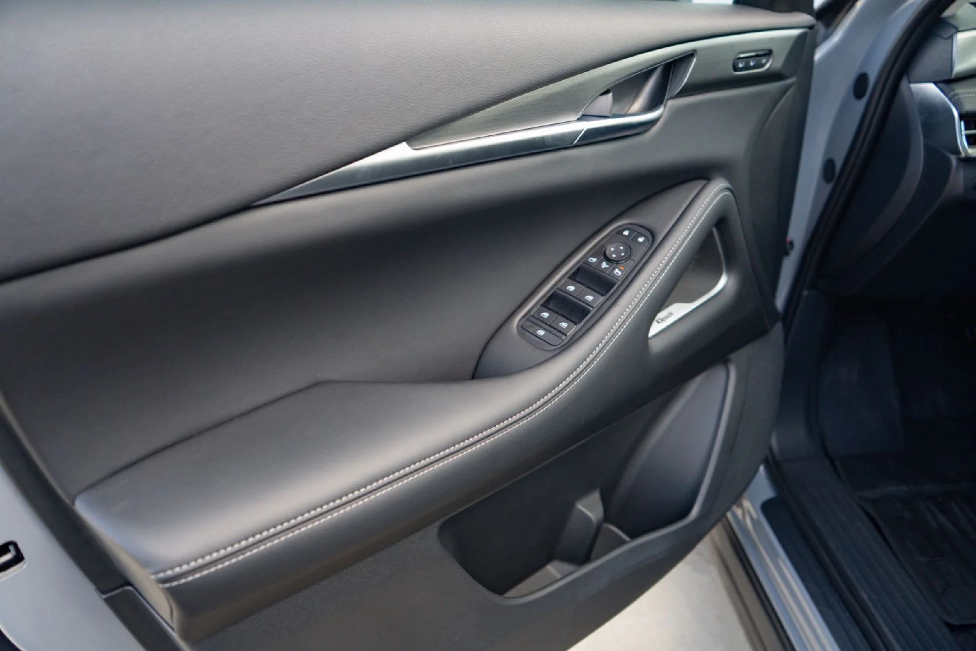 New 2027 HARBOR GRAY INFINITI Luxe FWD image 20