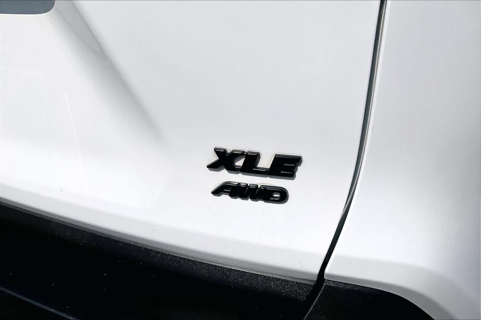 Used 2021 Super White Toyota XLE image 10