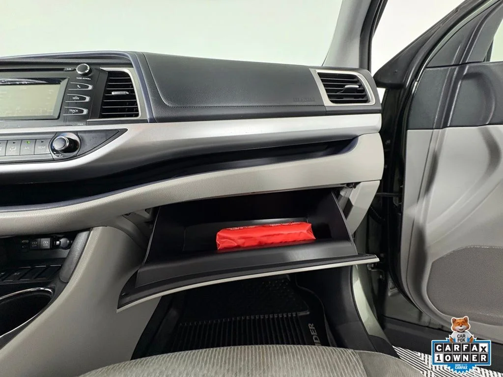 Used 2019 Green Toyota LE image 28