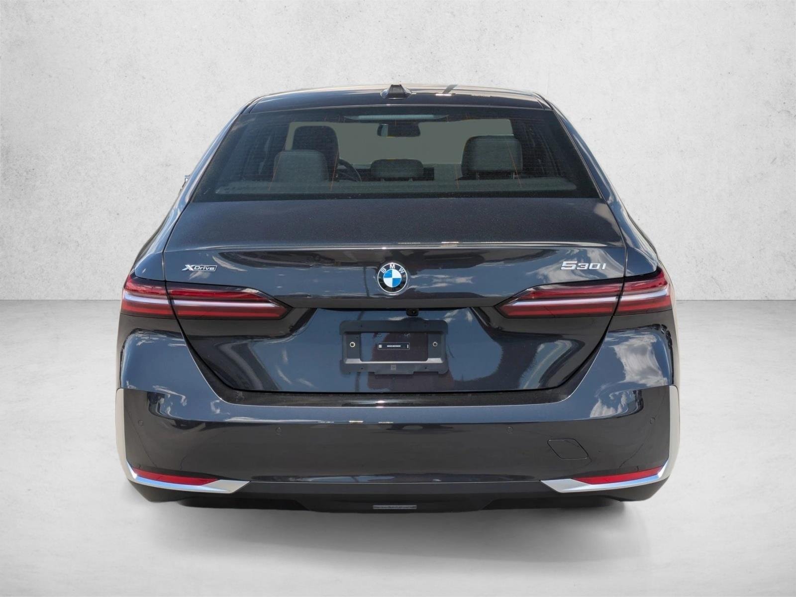 Used 2027 Dark Graphite Metallic BMW 530i xDrive image 8