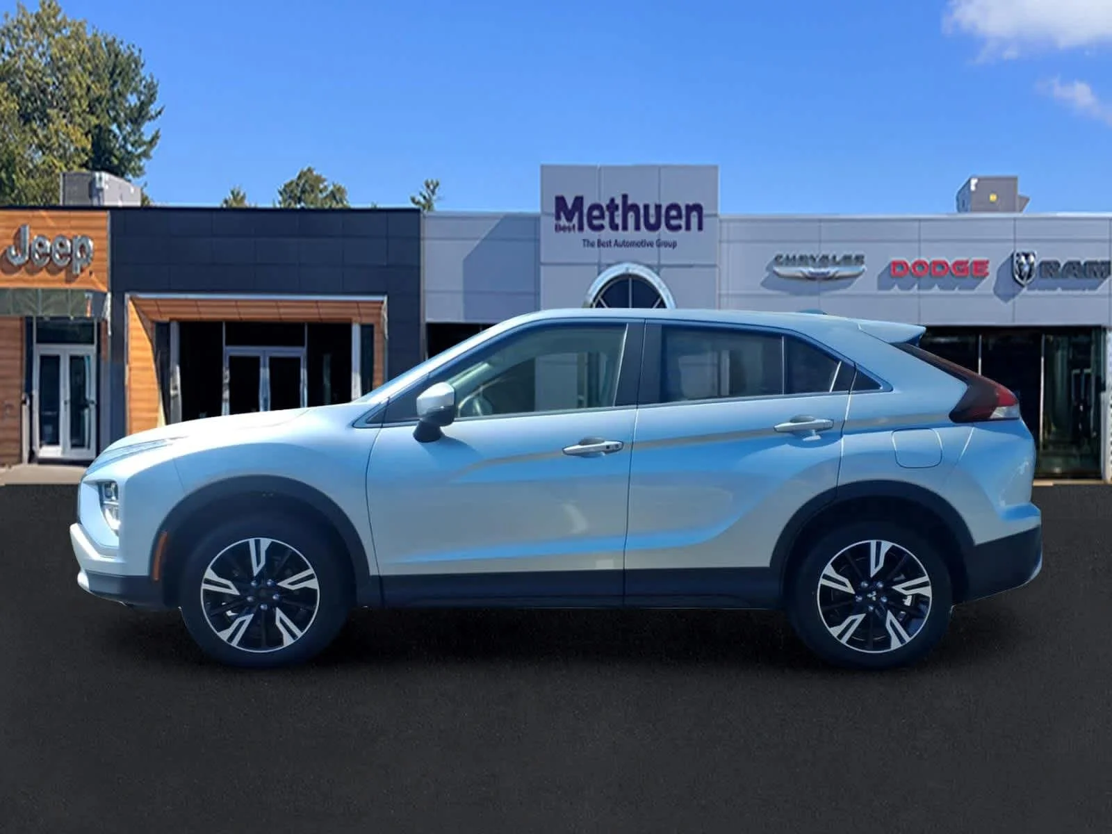 Used 2024 Alloy Silver Metallic Mitsubishi SE image 8