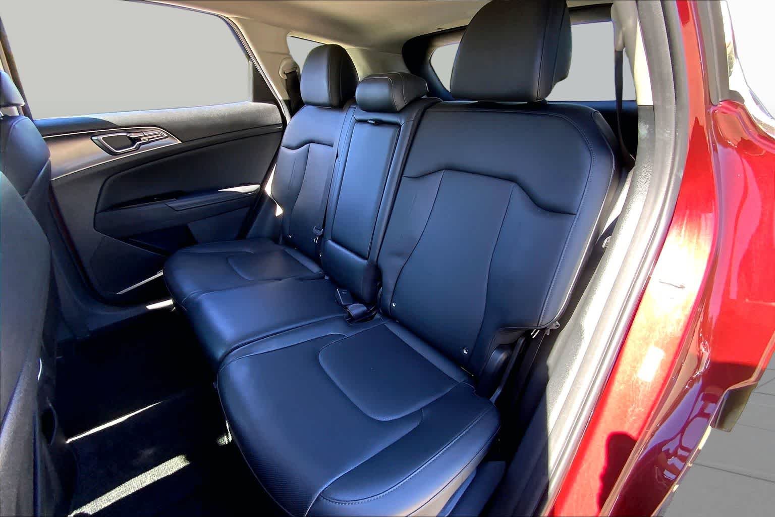 Used 2023 Dawning Red Kia SX image 20