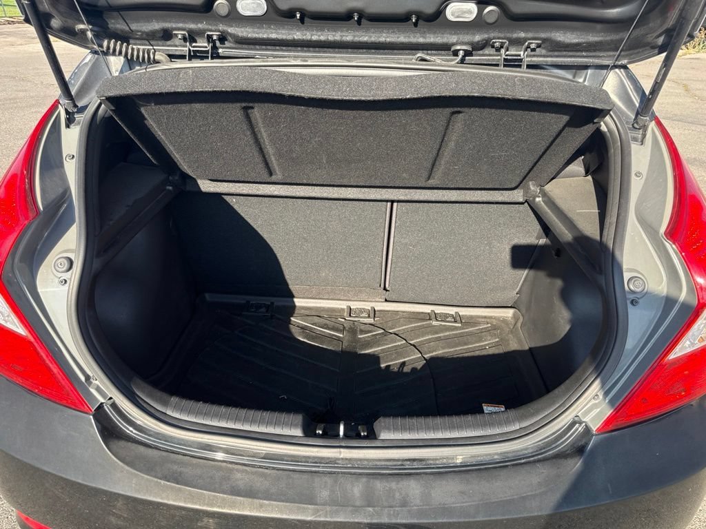 Used 2016 Ultra Black Pearl Hyundai SE image 8