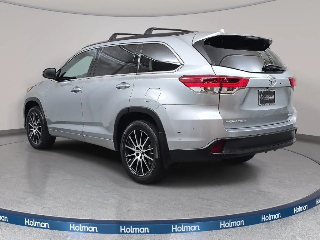 Used 2017 Silver Toyota SE image 8