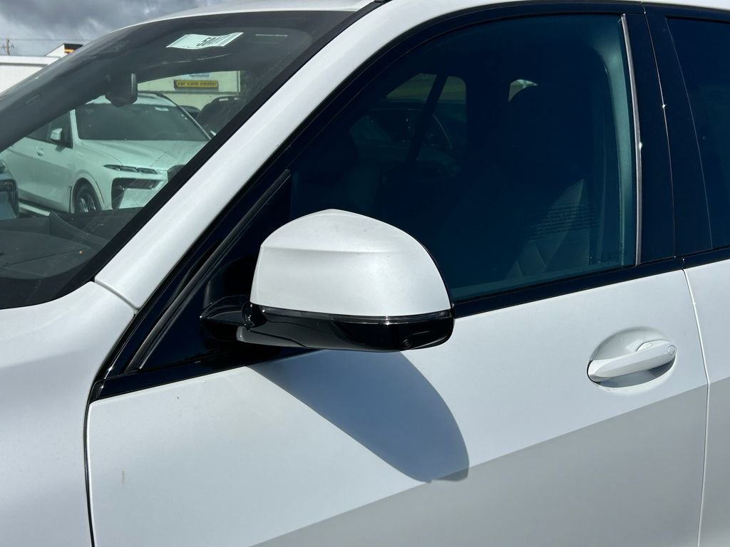 New 2026 Mineral White Metallic BMW xDrive50e image 10