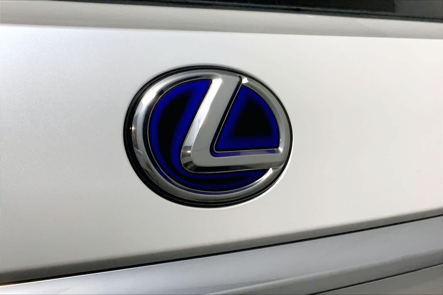 Certified Used 2021 Eminent White Pearl Lexus  image 10