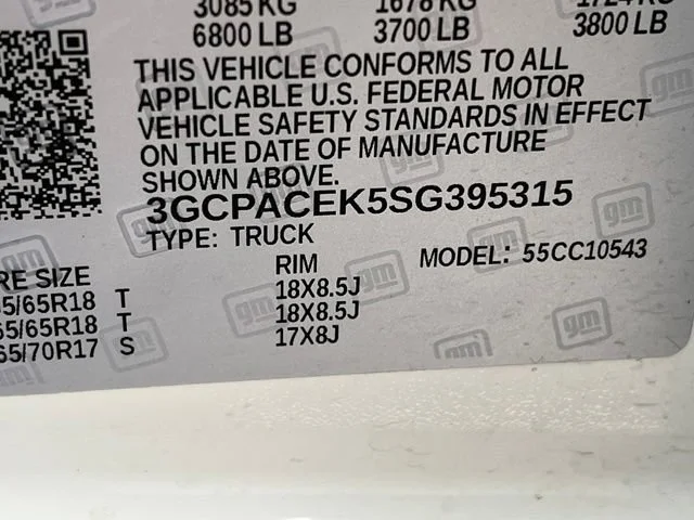 Used 2025 Summit White Chevrolet LT image 15