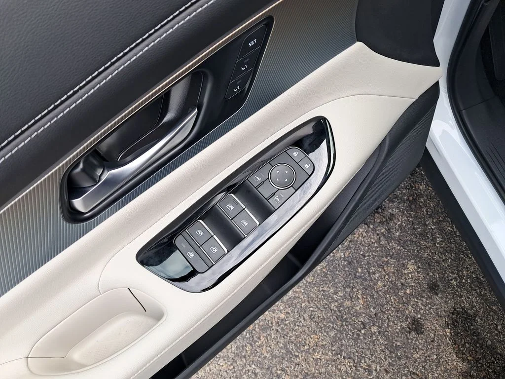 2025 Nissan Murano SL - Photo 12
