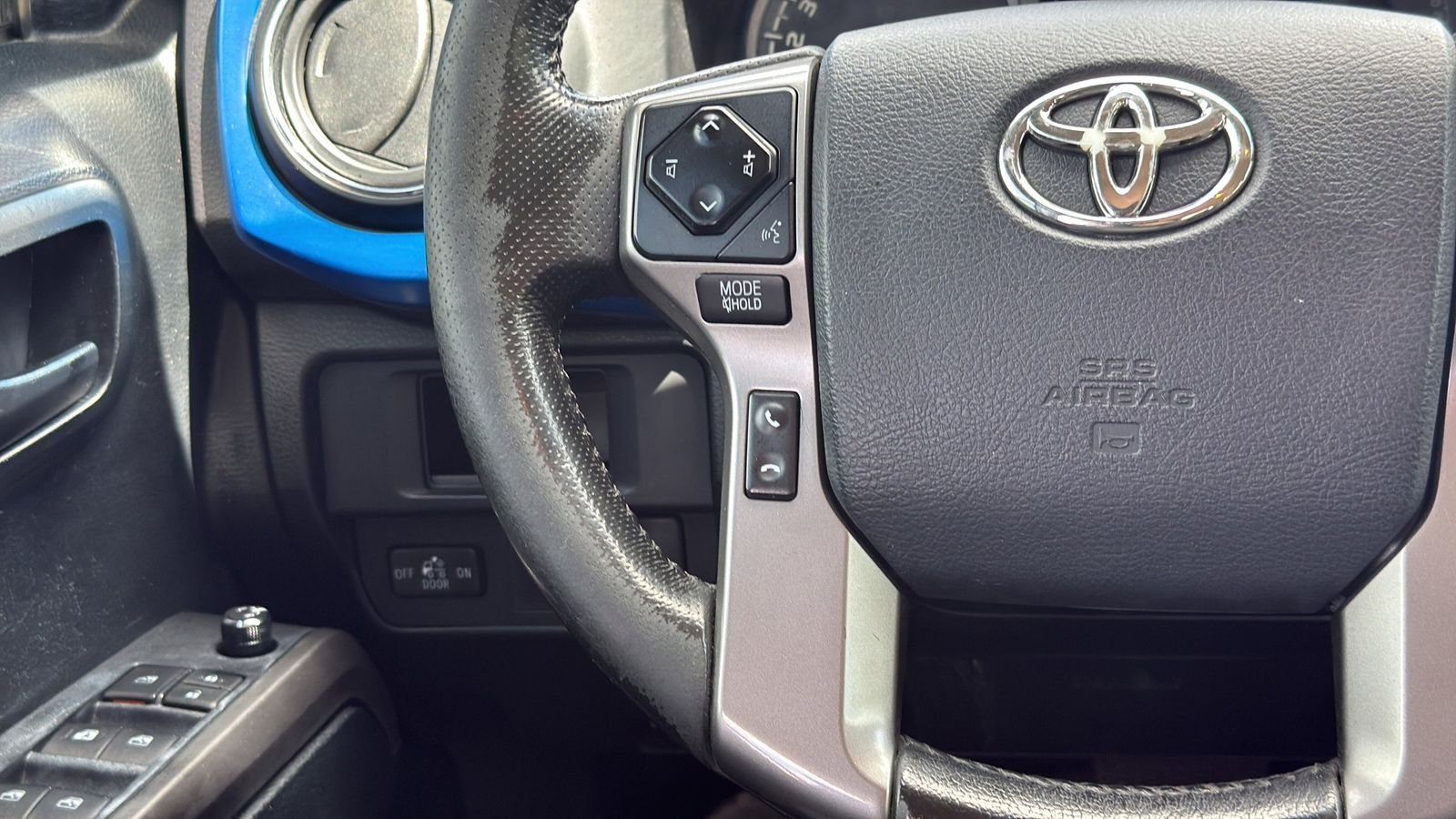 Used 2016 Blue Toyota SR5 image 16