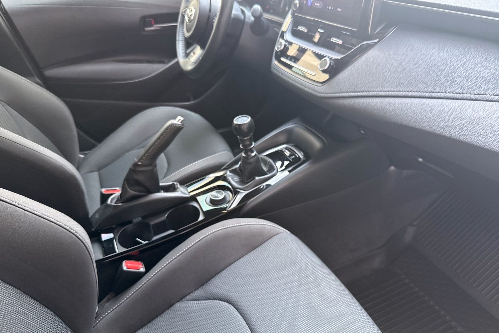 Used 2024  Toyota Premium image 15
