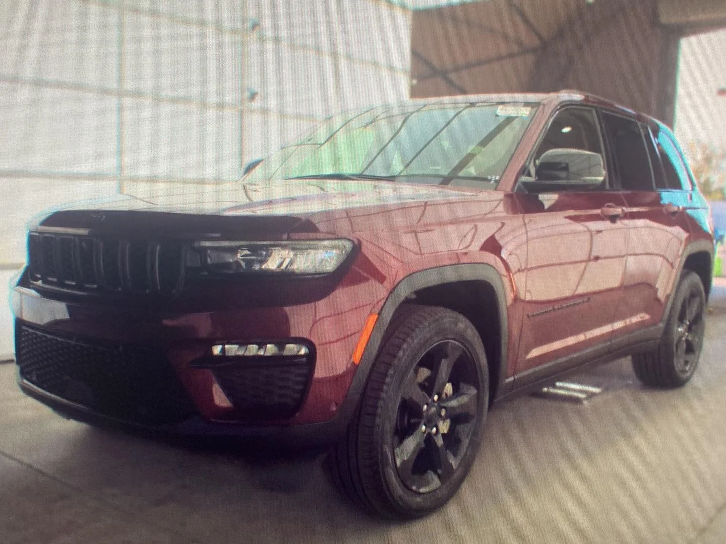 Used 2023 Velvet Red Pearlcoat Jeep Limited image 4