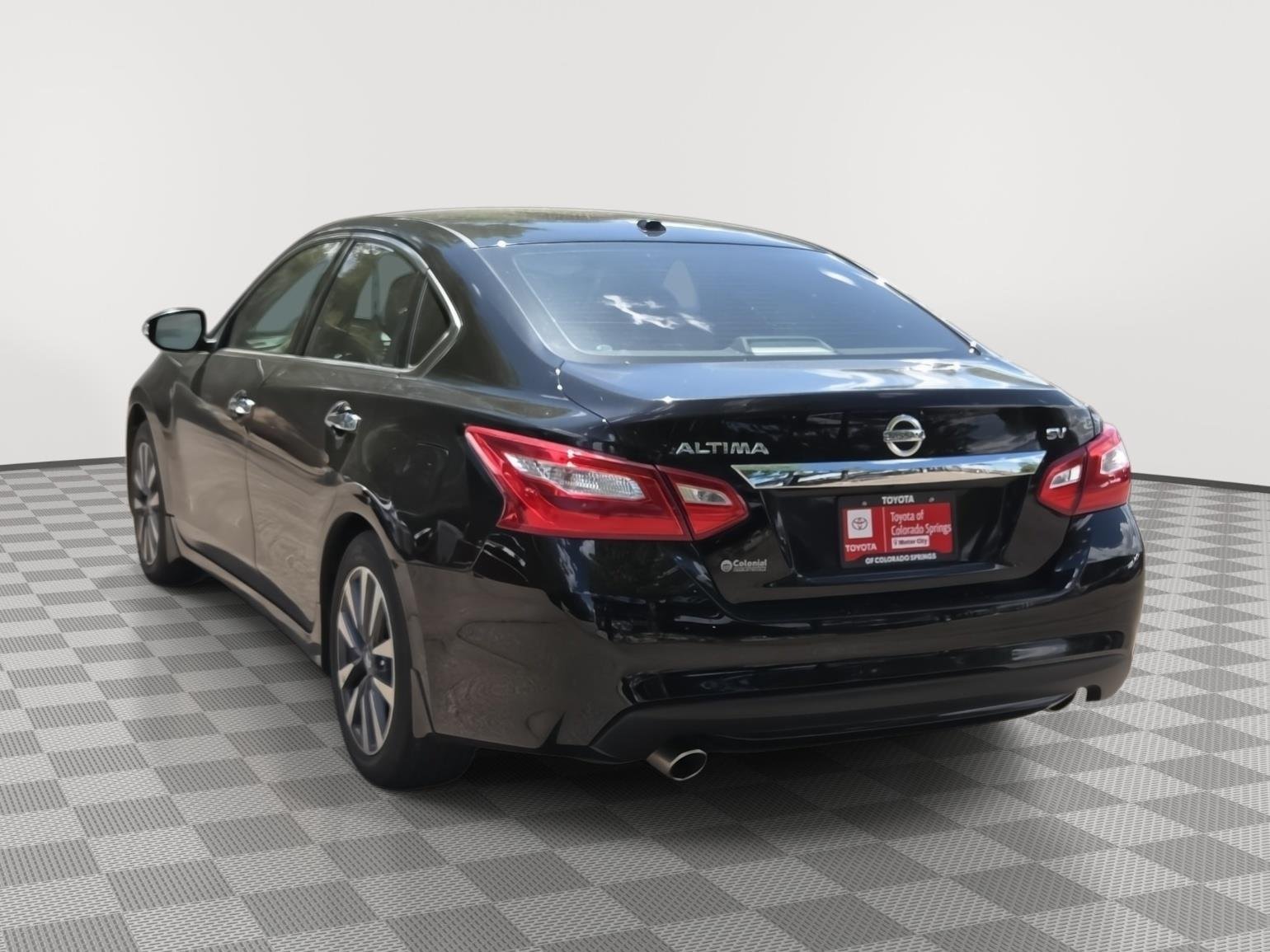 Used 2017 Super Black Nissan 2.5 SV image 10