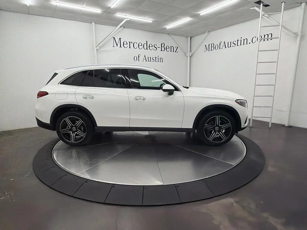New 2027 White Mercedes-Benz GLC 300 image 8