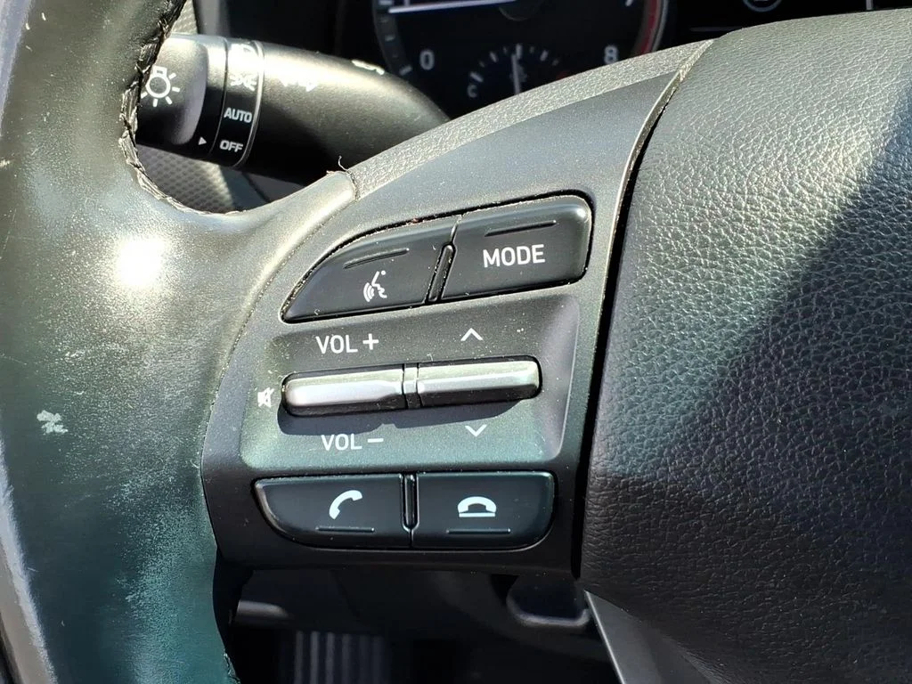 Used 2018 Silver Hyundai SEL image 19