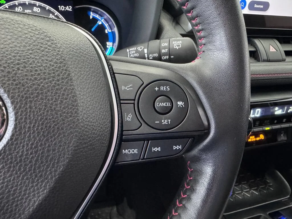 2024 Toyota RAV4 SE - Photo 15