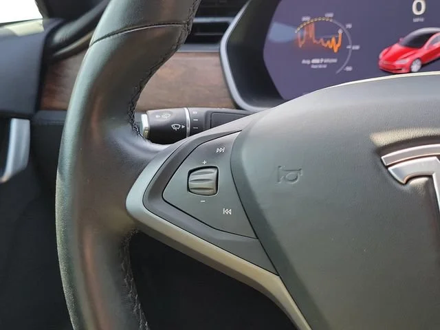 Used 2021 Red Tesla Long Range Plus image 12