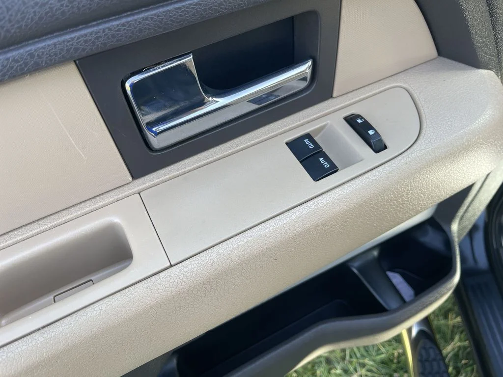 Used 2012 Black Ford XLT image 13