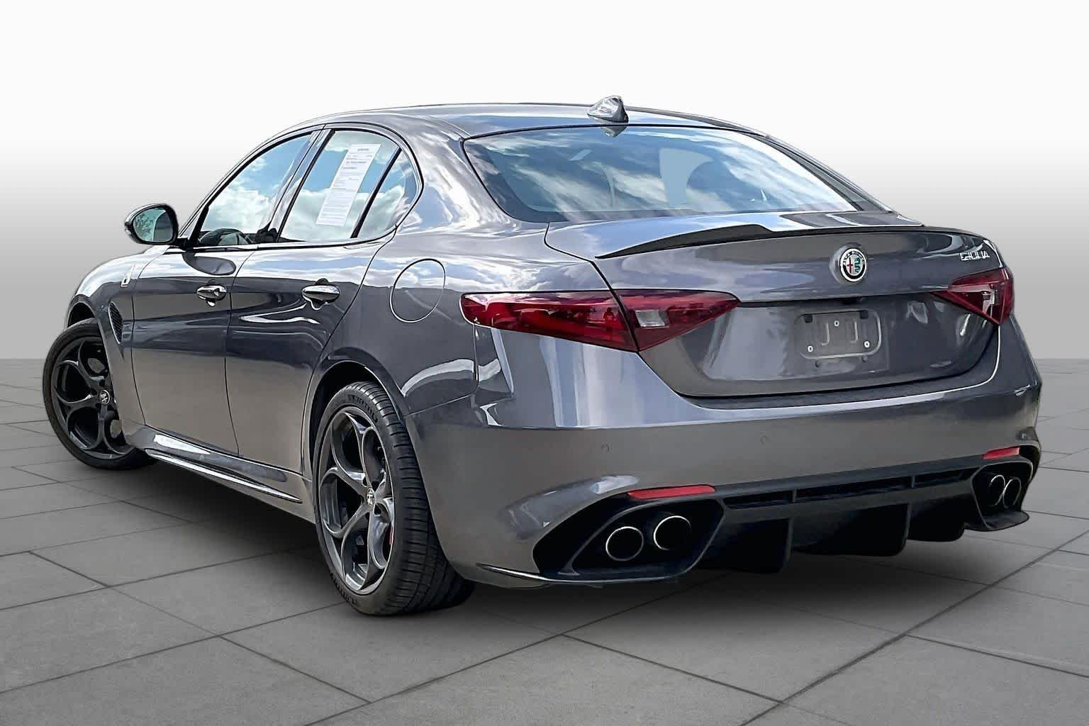 Used 2018 Vesuvio Gray Metallic Alfa Romeo  image 12