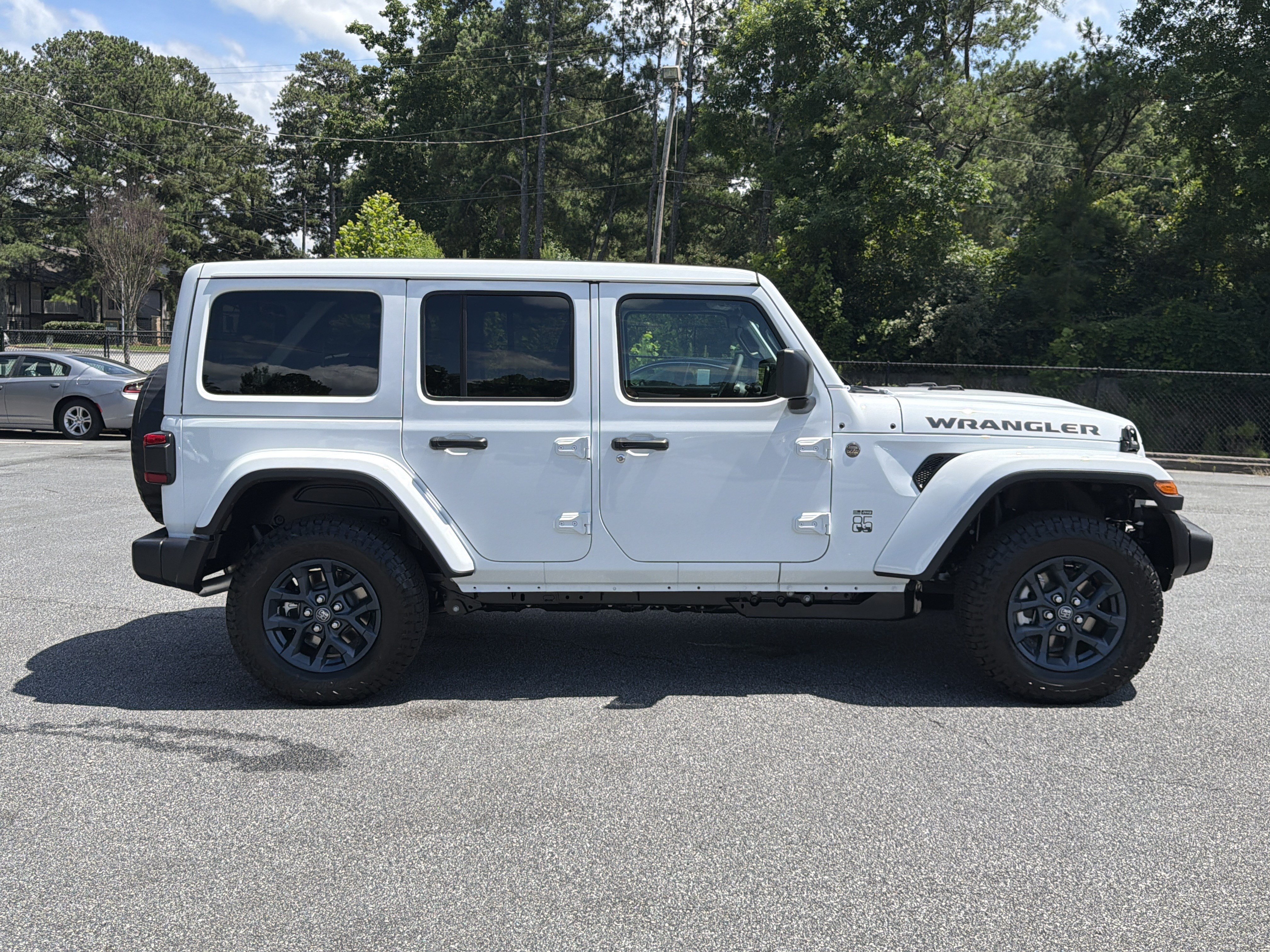 New 2026 Bright White Clear-Coat Exterior Paint Jeep 85th Anniversary Edition image 9