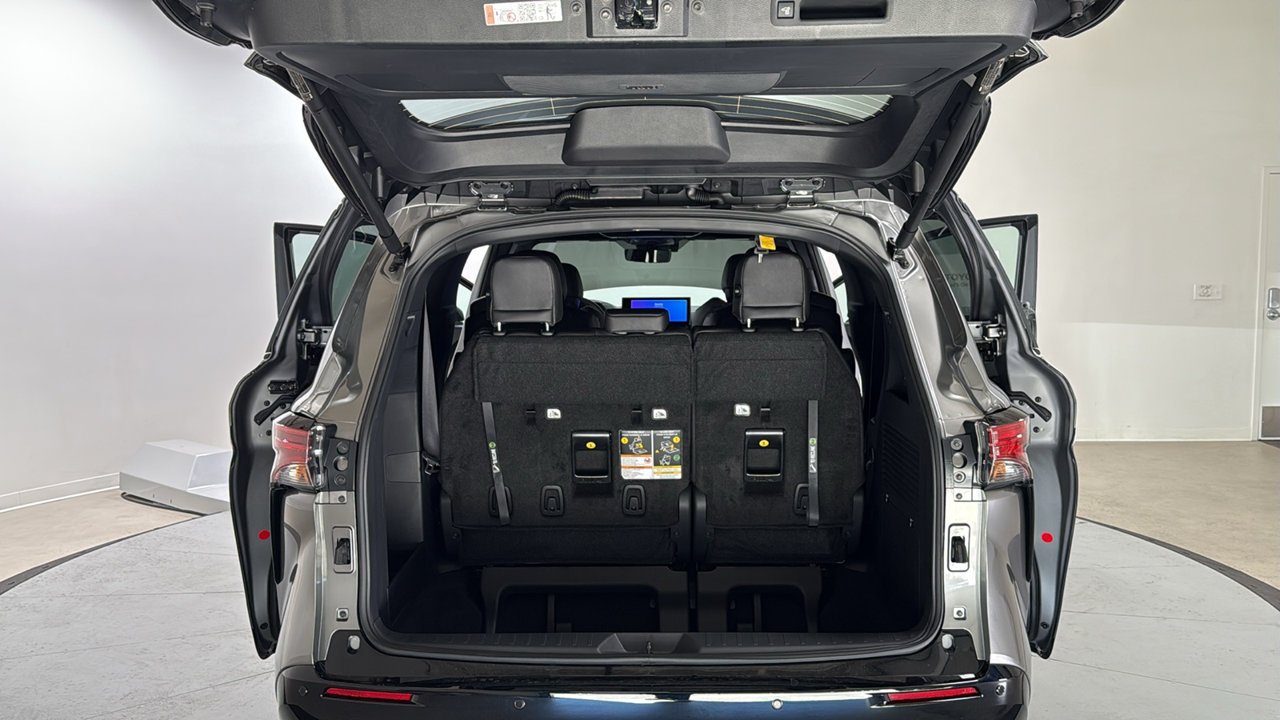 New 2026 Heavy Metal <sup>1</sup> Toyota  Platinum image 16