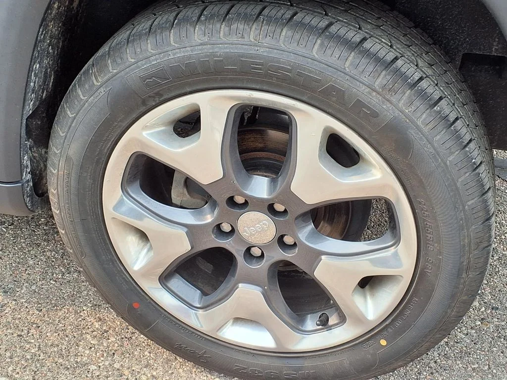 Used 2018 Blue Jeep Limited image 7