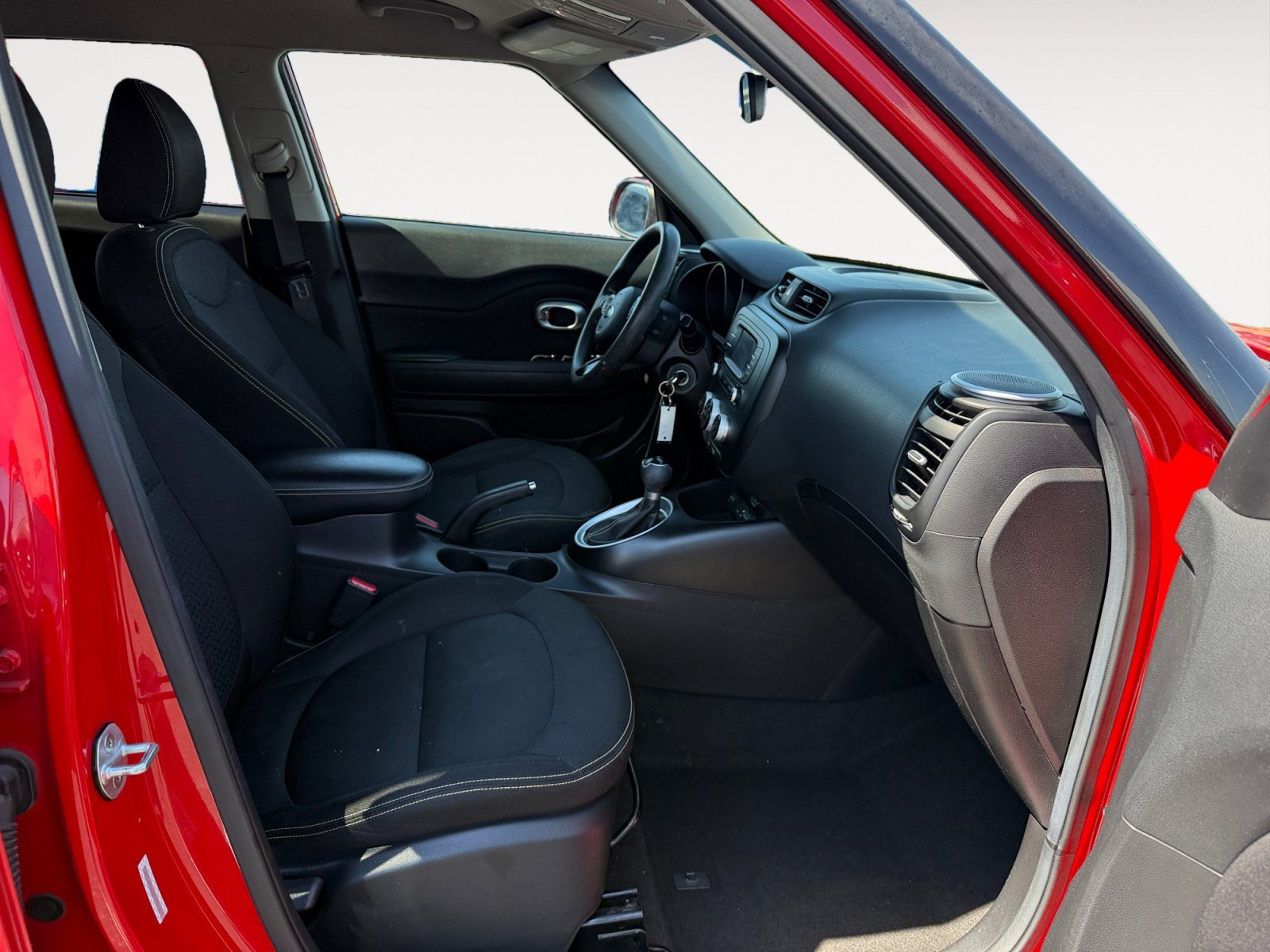 Used 2015 Inferno Red Kia Plus image 19